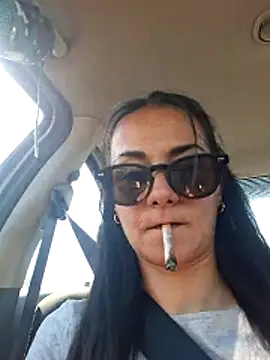 Snapshot of Lauraxxsteen chatting on 05.23.26 Lauraxxsteen online show from 05.23.26