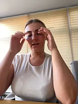 Sapphireroseee online show from 11.13.25