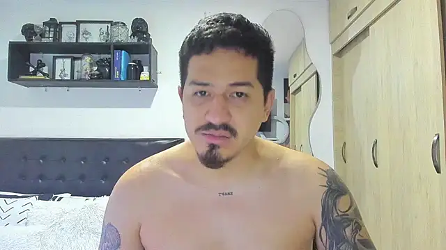 Snapshot of Arnolwilliams chatting on 10.28.25 Arnolwilliams online show from 10.28.25