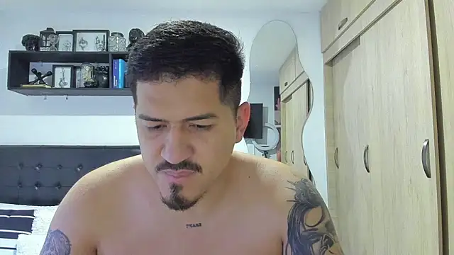 Snapshot of Arnolwilliams chatting on 11.08.25 Arnolwilliams online show from 11.08.25