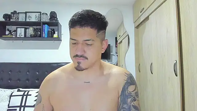 Snapshot of Arnolwilliams chatting on 11.12.25 Arnolwilliams online show from 11.12.25