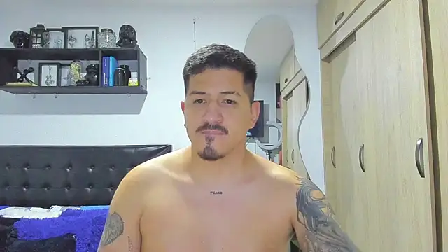 Snapshot of Arnolwilliams chatting on 11.16.25 Arnolwilliams online show from 11.16.25