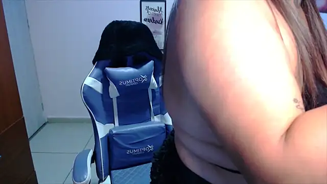 Snapshot of KENYEVANS chatting on 10.17.25 KENYEVANS online show from 10.17.25