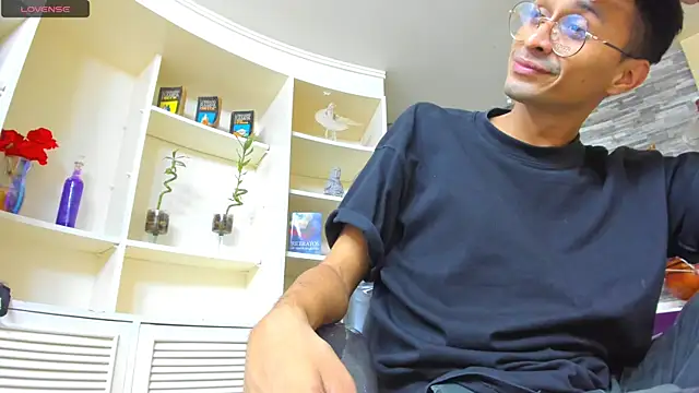 Juicy Creww online show from 10.12.25