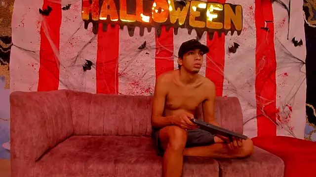 Juicy Creww online show from 10.24.25