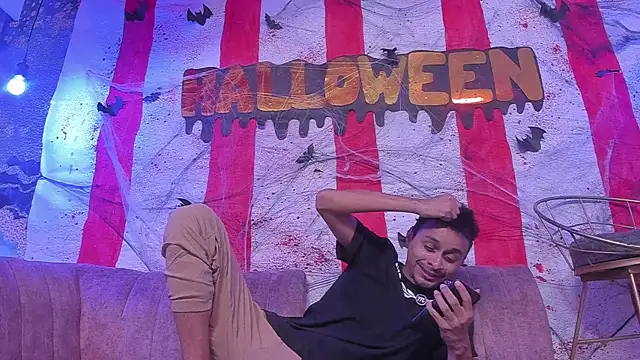 Juicy Creww online show from 10.26.25