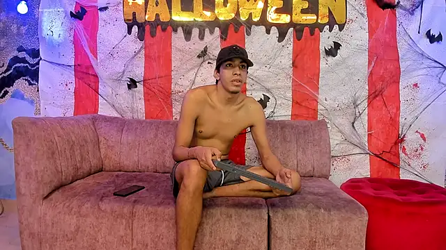 Juicy Creww online show from 10.30.25