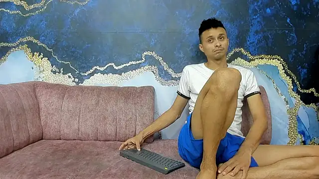 Juicy Creww online show from 11.04.25