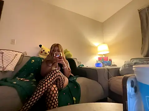 Snapshot of GoddessFatPuss chatting on 10.26.25 GoddessFatPuss online show from 10.26.25