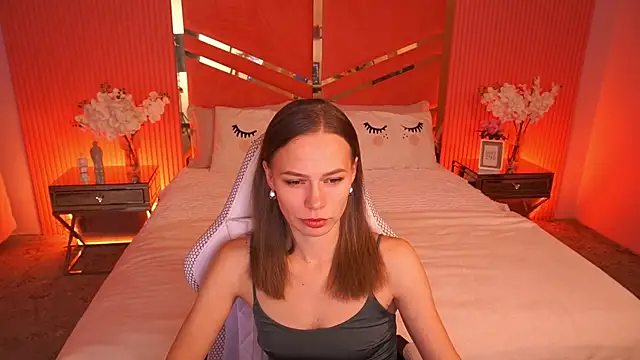 Snapshot of ShyySiren chatting on 10.12.25 ShyySiren online show from 10.12.25