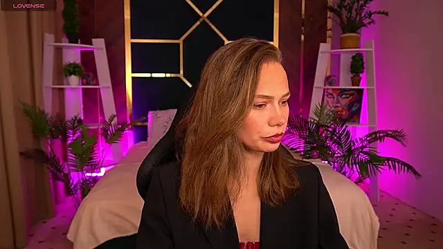 Snapshot of ShyySiren chatting on 10.24.25 ShyySiren online show from 10.24.25