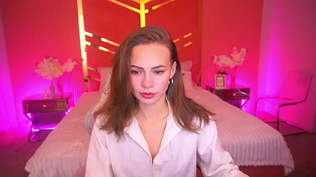 Snapshot of ShyySiren chatting on 11.01.25 ShyySiren online show from 11.01.25