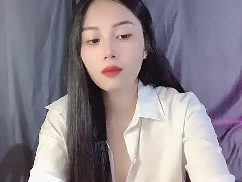 Lyly4757 online show from 10.19.25