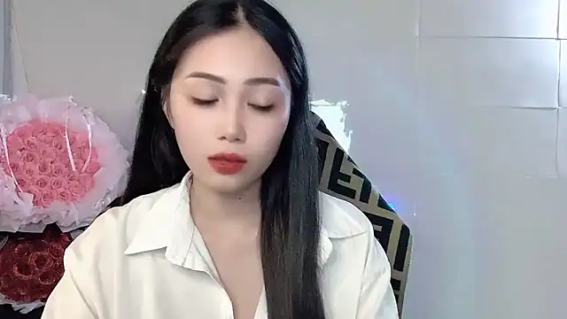 Lyly4757 online show from 10.28.25