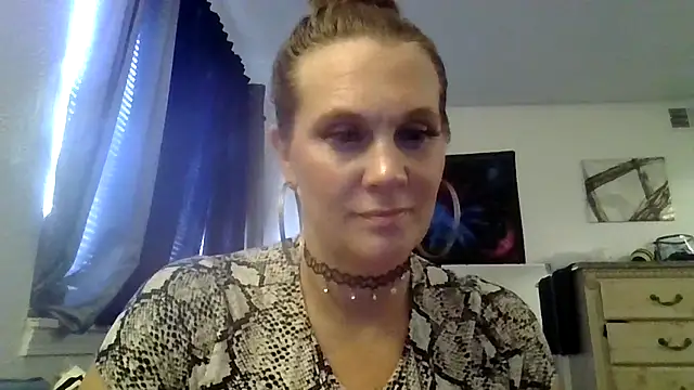 Snapshot of Ariasweetaspie chatting on 10.15.25 Ariasweetaspie online show from 10.15.25