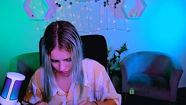 kaela spell  online show from 11.15.25