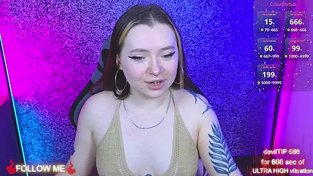 Snapshot of CarolinaReaperr chatting on 11.05.25 CarolinaReaperr online show from 11.05.25