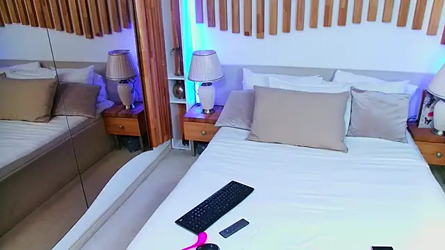 Snapshot of DesireeKeys chatting on 10.17.25 DesireeKeys online show from 10.17.25