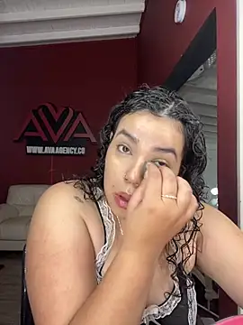 krisstenSantos online show from 10.04.25