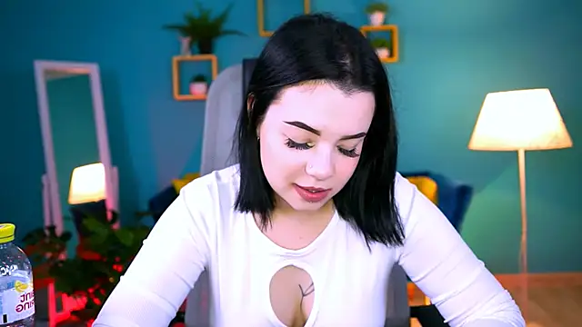 leslierowe  online show from 10.04.25