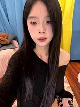 qiqi x online show from 11.17.25