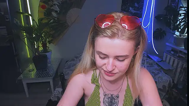 Alexa  Pears online show from 09.21.25