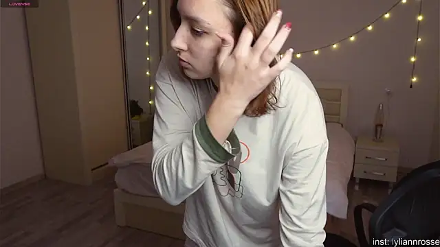 Snapshot of LilyannRosse chatting on 11.08.25 LilyannRosse online show from 11.08.25