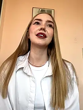 Snapshot of MilaMoone chatting on 09.24.25 MilaMoone online show from 09.24.25