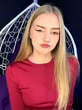 Snapshot of MilaMoone chatting on 09.26.25 MilaMoone online show from 09.26.25