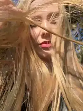 Snapshot of MilaMoone chatting on 09.27.25 MilaMoone online show from 09.27.25