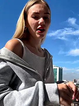 Snapshot of MilaMoone chatting on 10.01.25 MilaMoone online show from 10.01.25