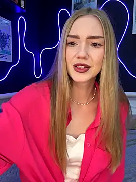 Snapshot of MilaMoone chatting on 10.23.25 MilaMoone online show from 10.23.25