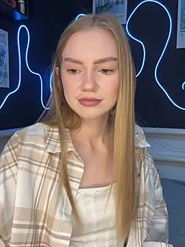 Snapshot of MilaMoone chatting on 10.30.25 MilaMoone online show from 10.30.25