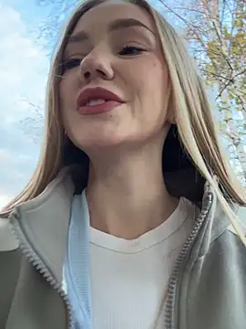 Snapshot of MilaMoone chatting on 10.31.25 MilaMoone online show from 10.31.25