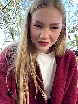 Snapshot of MilaMoone chatting on 11.01.25 MilaMoone online show from 11.01.25