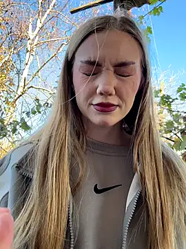 Snapshot of MilaMoone chatting on 11.03.25 MilaMoone online show from 11.03.25