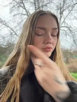 MilaMoone online show from 04.03.26