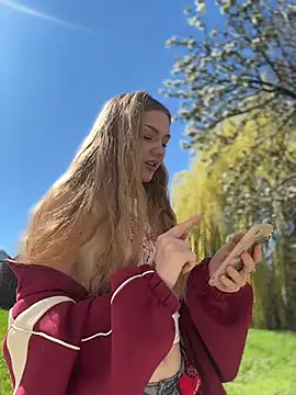 MilaMoone online show from 04.06.26