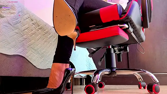 Snapshot of heylovelygirl chatting on 02.17.26 heylovelygirl online show from 02.17.26