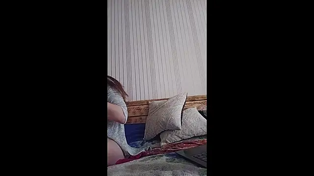 Snapshot of EthelsLover chatting on 09.30.25 EthelsLover online show from 09.30.25