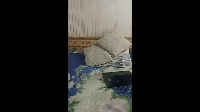 Snapshot of EthelsLover chatting on 10.04.25 EthelsLover online show from 10.04.25