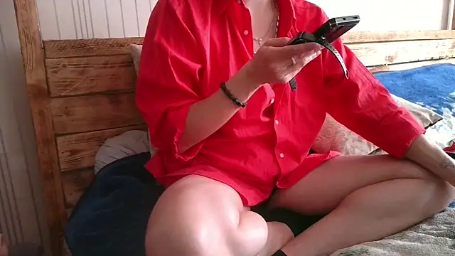 Snapshot of EthelsLover chatting on 10.14.25 EthelsLover online show from 10.14.25