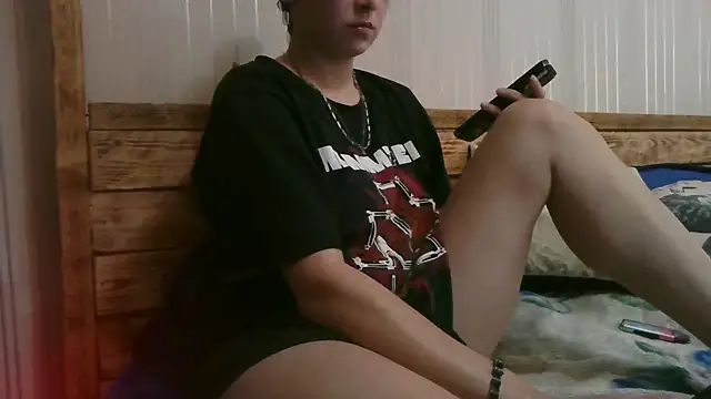 Snapshot of EthelsLover chatting on 10.16.25 EthelsLover online show from 10.16.25