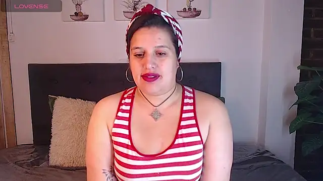 Snapshot of Andrea_secret_ chatting on 10.21.25 Andrea secret online show from 10.21.25