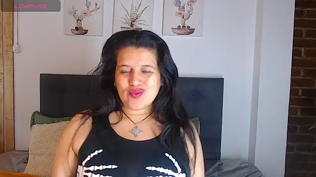 Snapshot of Andrea_secret_ chatting on 11.05.25 Andrea secret online show from 11.05.25