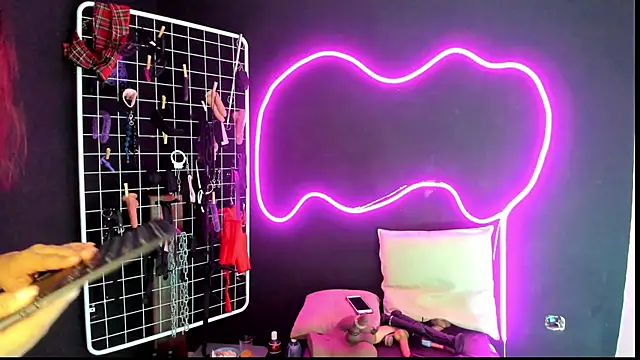 Snapshot of Mistress_Megan_BDSM chatting on 11.04.25 Mistress Megan BDSM online show from 11.04.25