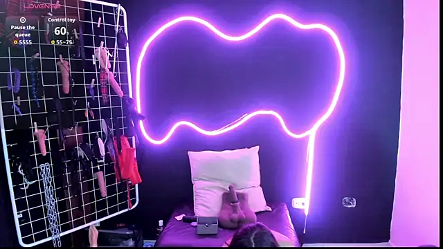 Snapshot of Mistress_Megan_BDSM chatting on 11.06.25 Mistress Megan BDSM online show from 11.06.25