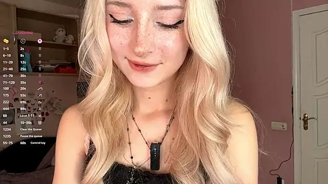 FridaAaberg online show from 11.14.25