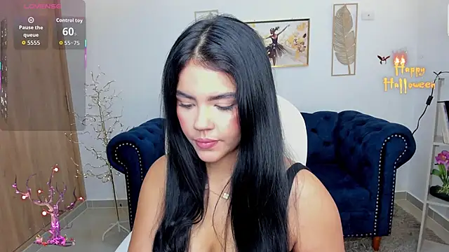 Snapshot of Mila_blaze chatting on 10.28.25 Mila blaze online show from 10.28.25