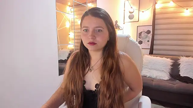 Snapshot of sophiee09_ chatting on 10.08.25 sophiee09 online show from 10.08.25